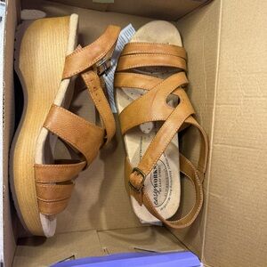 Easy Street Brown Strappy Sandals Size 8M new In box 📦